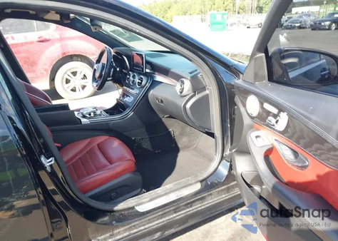 2015 Mercedes-Benz C 300 Sport z USA, uszkodzony, nr VIN 55SWF4JB8FU065428